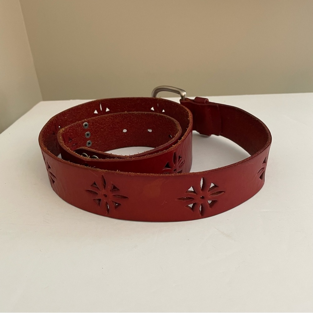 Unbranded vintage cutwork red leather distressed belt, women’s. - Picture 2 of 6